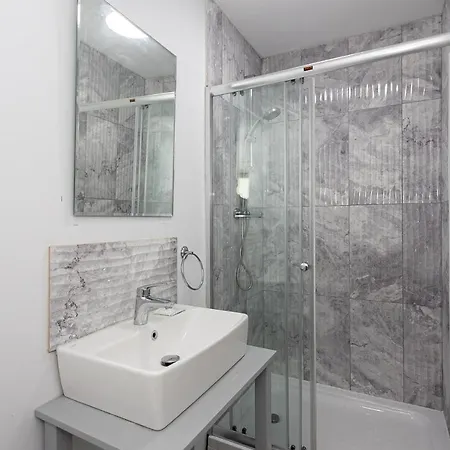 Hotel Balin Lonsdale 3*