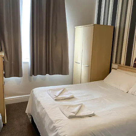Arncliffe Hotel 3*
