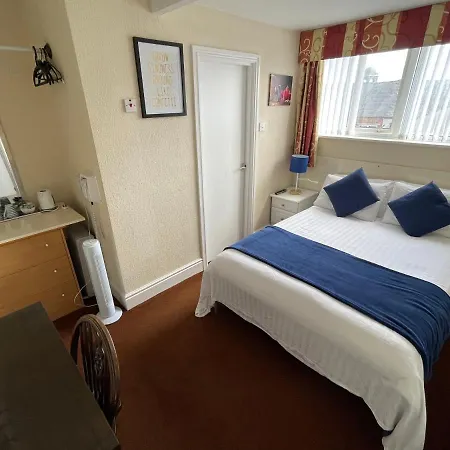 Victoria House - Self Catering Quiet - Adult Singles And Couples Only * Blackpool