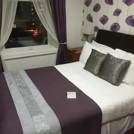 Bed & Breakfast Benson - Small Families & Couples Only Blackpool