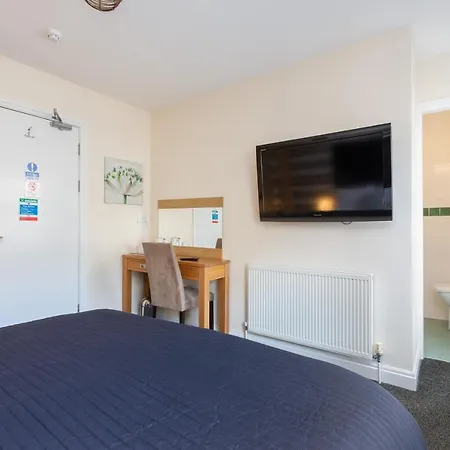 11 Strictly Over 25s No Party People Bed & Breakfast 3*