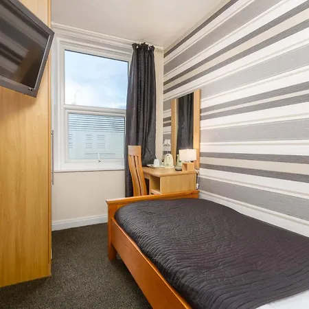 Bed & Breakfast 11 Strictly Over 25s No Party People Blackpool