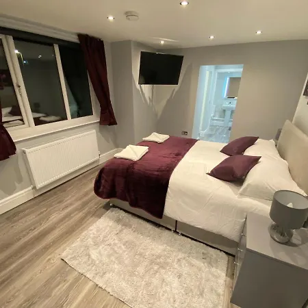 Edward Place Luxury Hot Tub