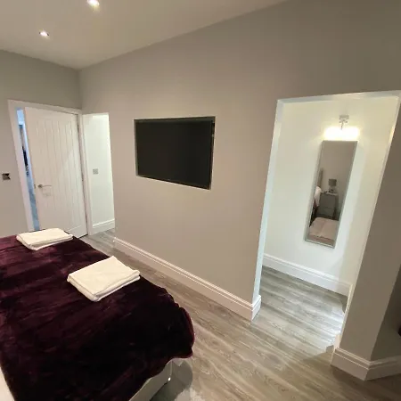 Edward Place Luxury Hot Tub Apartament *
