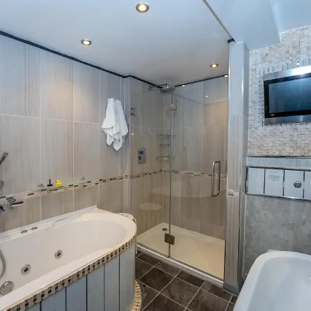 Manor House Bed & Breakfast 3*