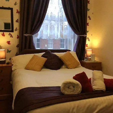 Beverley Dean - Children Over 5 Years Welcome - Continental Breakfast Blackpool
