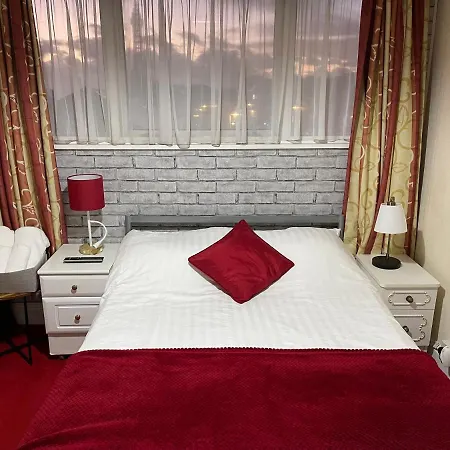 Victoria House - Self Catering Quiet - Adult Singles And Couples Only Гостевой дом Блэкпул
