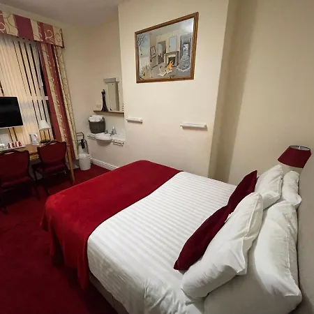 Гостевой дом Victoria House - Self Catering Quiet - Adult Singles And Couples Only