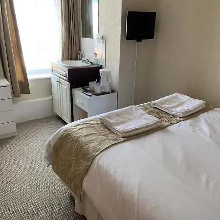Sharn Bek Otel