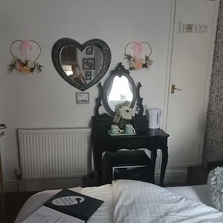 Bed & Breakfast Friends Hotel 4*