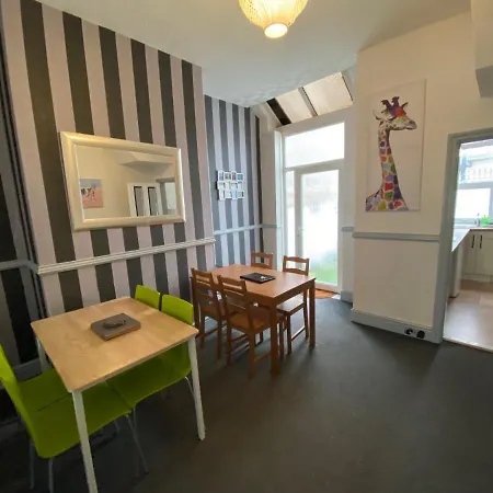 Abode - Seaside Cove بيت للعطل *