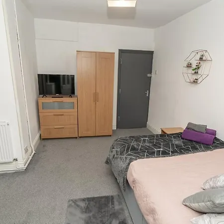 Hull Road Apartment