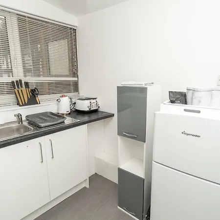 Hull Road Apartment *