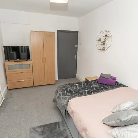 Hull Road Apartment *
