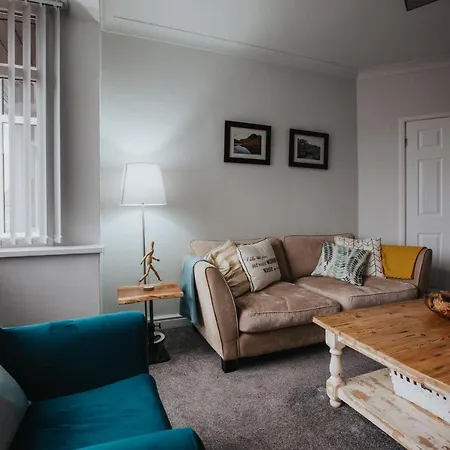 Hillside House - 2 Bedrooms Parking Wi-fi Hospital *