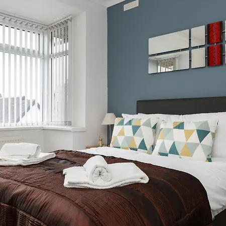 Hillside House - 2 Bedrooms Parking Wi-fi Hospital * Блэкпул