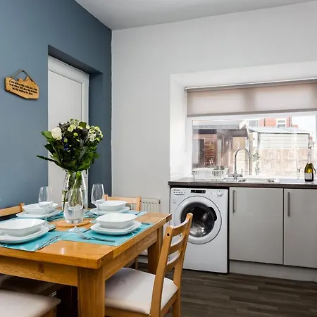 Hillside House - 2 Bedrooms Parking Wi-fi Hospital Дом отдыха *