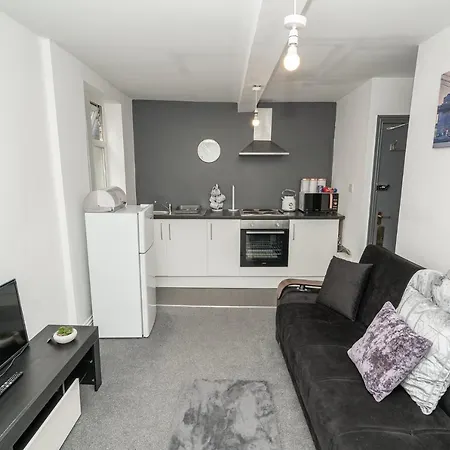 Apartment Hull Road