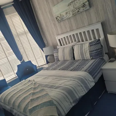 Гостевой дом By The Seaside 4*