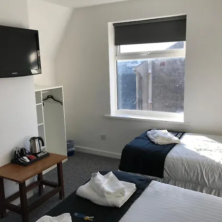 Alexandra Hotel *