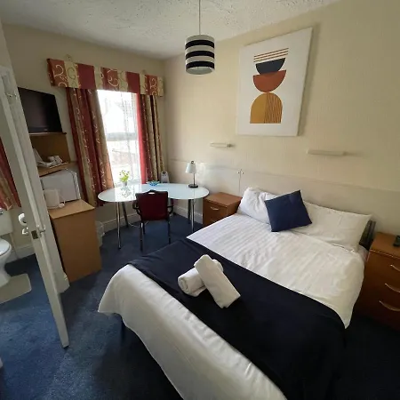 Victoria House - Self Catering Quiet - Adult Singles And Couples Only Гостевой дом