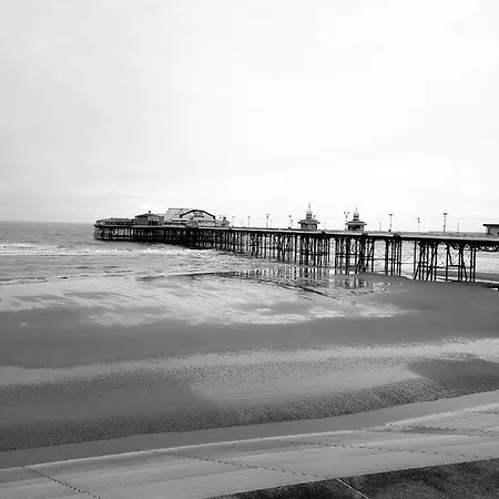 The Clevedon 3* 블랙풀