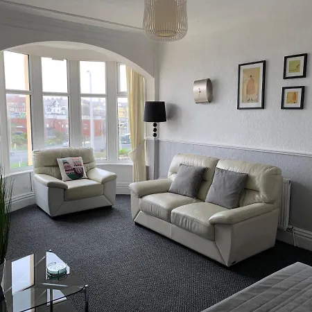 Chateau Dale Holiday Apartment *