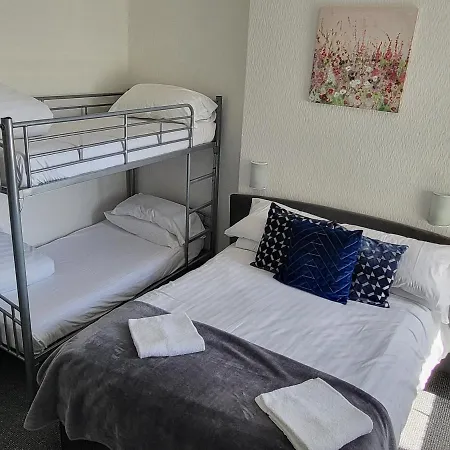 Cleveland Court Apartment