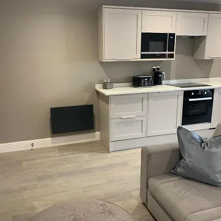 Willshaw For Families Over 25 Only Apartment