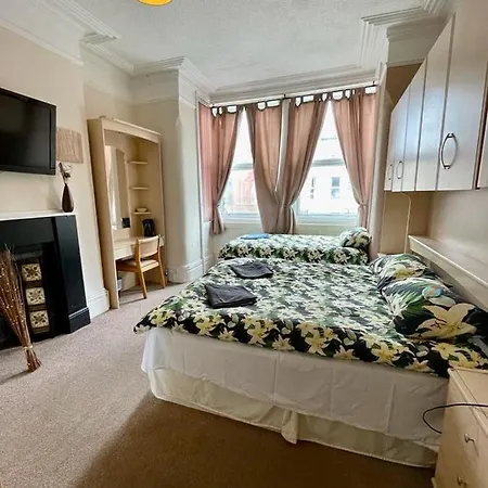 Hayward 2* Blackpool