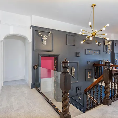 Empress Hall By Charles Alexander Short - Sleeps 20 * Блэкпул