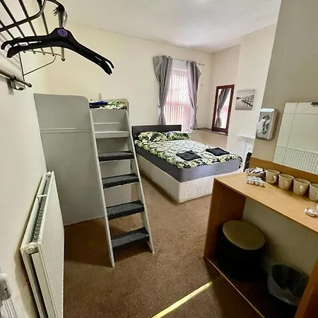 Hayward 2* Blackpool