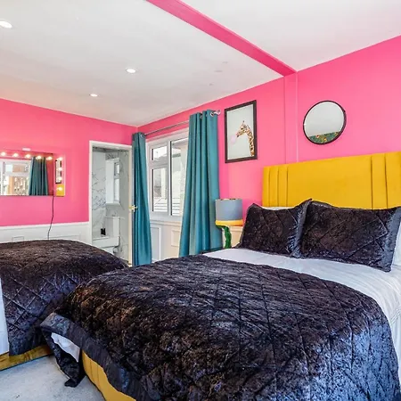 Empress Hall By Charles Alexander Short - Sleeps 20