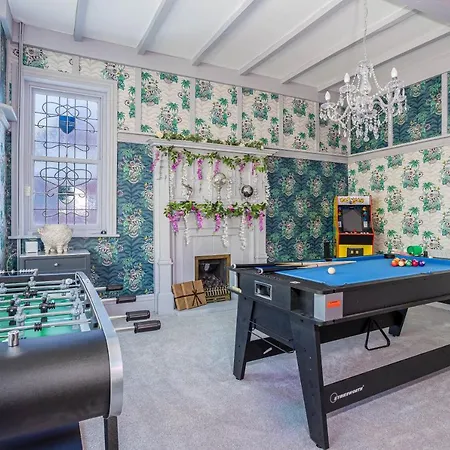 Empress Hall By Charles Alexander Short - Sleeps 20 Блэкпул