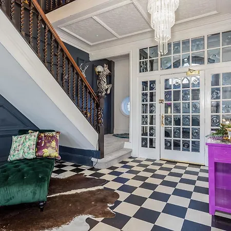 Empress Hall By Charles Alexander Short - Sleeps 20 Блэкпул