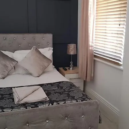 Henderson House Holiday home *