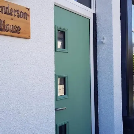 Henderson House Holiday home *