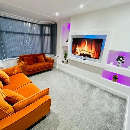 Brand New Modern 3 Bedroom *