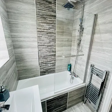 Brand New Modern 3 Bedroom Holiday home