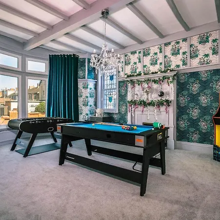 Empress Hall By Charles Alexander Short - Sleeps 20 Дом отдыха Блэкпул