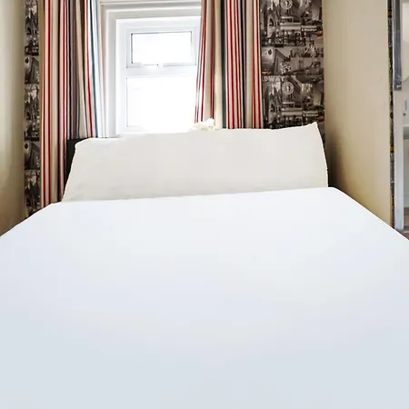 The Shores Hotel, 3*