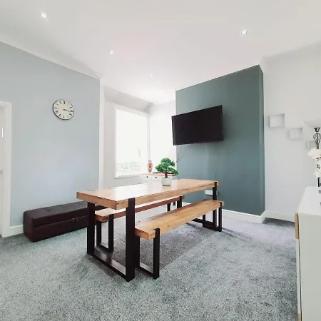 Dysa Bloomfield House *