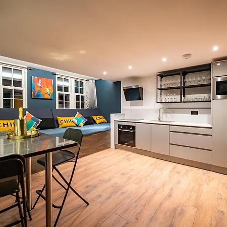 The Nest - Luxury 16 Person W Jacuzzi & Parking * Blackpool