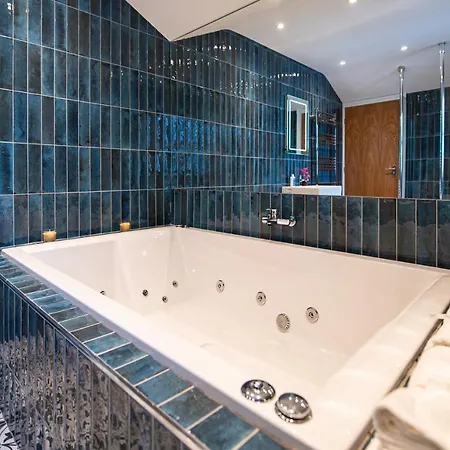 Daire The Nest - Luxury 16 Person W Jacuzzi & Parking *