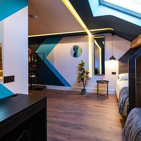 The Nest - Luxury 16 Person W Jacuzzi & Parking * Blackpool