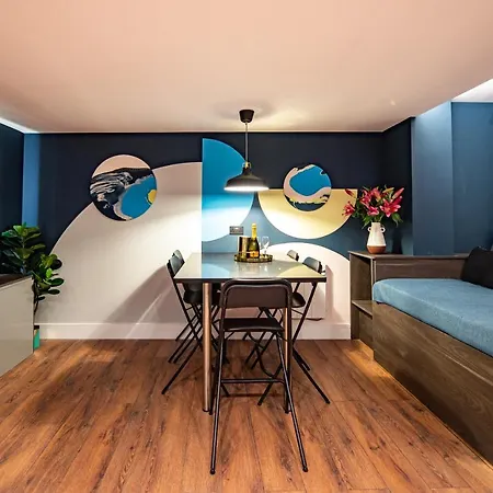 The Nest - Luxury 16 Person W Jacuzzi & Parking Blackpool