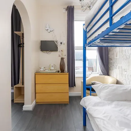 Hotel The 3*