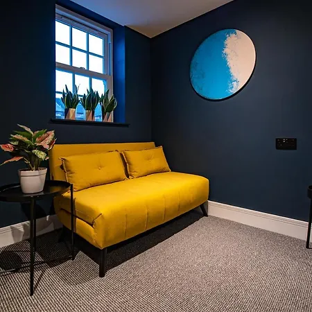 The Nest - Luxury 16 Person W Jacuzzi & Parking