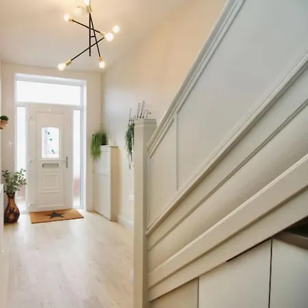 Tatil Evi Xxhot Tubxx 4bed Semi, Sleeps 8, 2 Bathrooms *