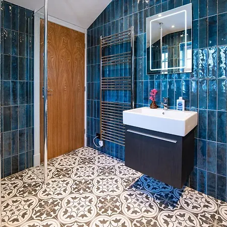 Daire The Nest - Luxury 16 Person W Jacuzzi & Parking *